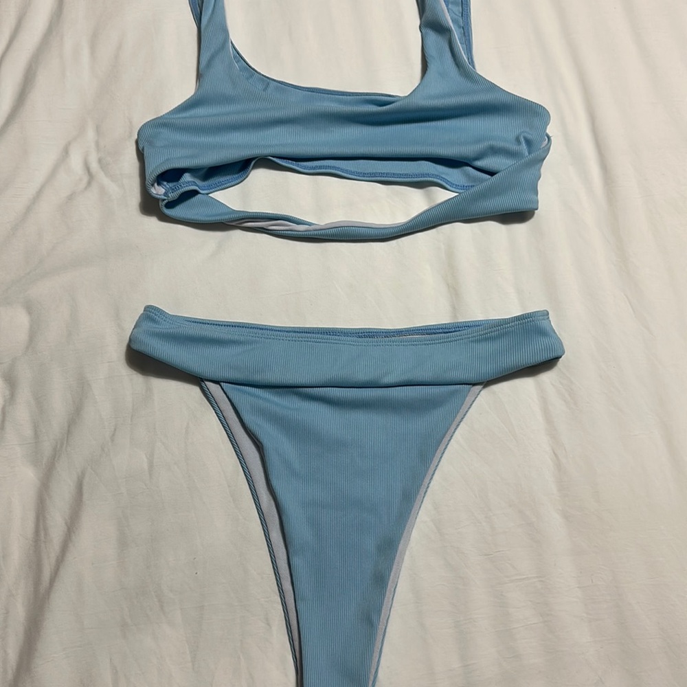 High cut underboob bikini